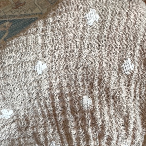 Little unicorn tan fitted crib sheet with cross detail - Picture 3 of 3